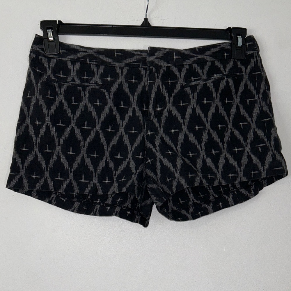 GAP Black and‎ Gray Patterned Women Shorts 100% Cotton size 8